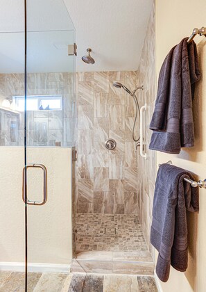 House, Multiple Beds, Pool Access, Mountain View (Western Star Ahwatukee) | Bathroom | Designer toiletries, towels, toilet paper - Western Star Ahwatukee (Phoenix)
