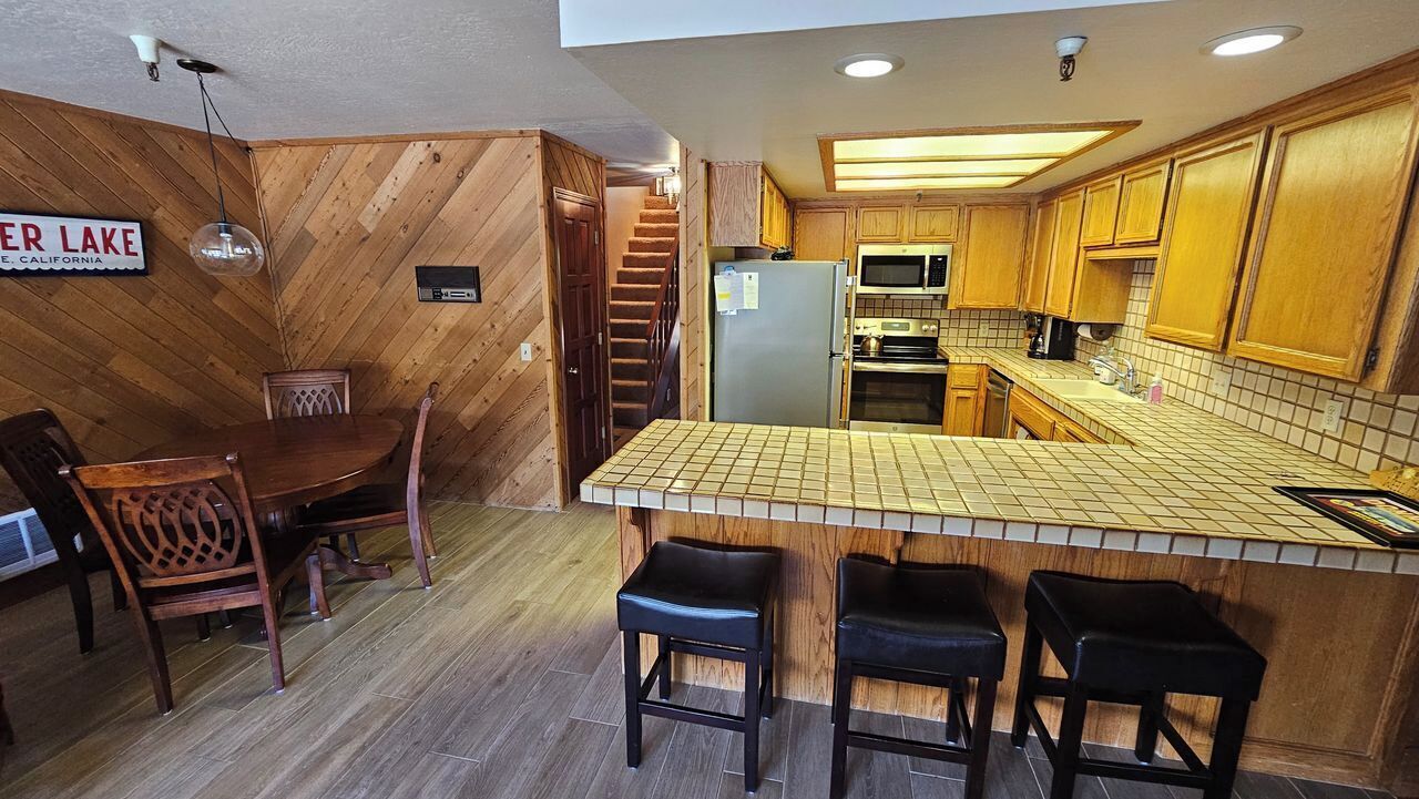 ثلاجة، ميكروويف، فرن، موقد طهي مسطح