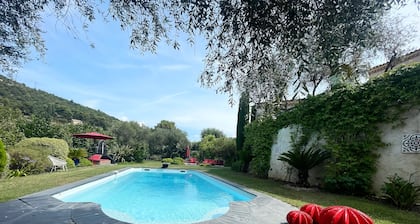 Très Beau mas Avec Piscine Chauffée et Jacuzzi Dans Larrière Pays Niçois