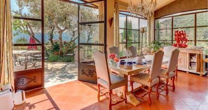 Très Beau mas Avec Piscine Chauffée et Jacuzzi Dans Larrière Pays Niçois