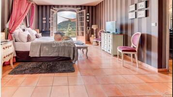 6 chambres, fer et planche Ă  repasser, Wi-Fi, draps fournis