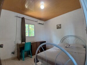 3 bedrooms, desk, iron/ironing board, WiFi