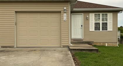 Beautiful Home in West Plains, 2Bed 2Bath, New Furniture