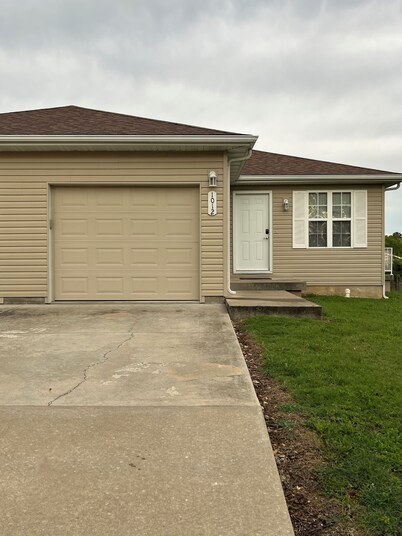 Beautiful Home in West Plains, 2Bed 2Bath, New Furniture
