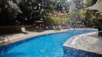 Kolam renang outdoor