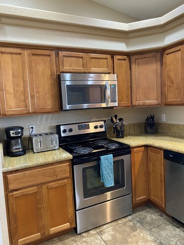 Peaceful, Family and Pet Friendly Home with Boat-Deep Garage and RV Parking