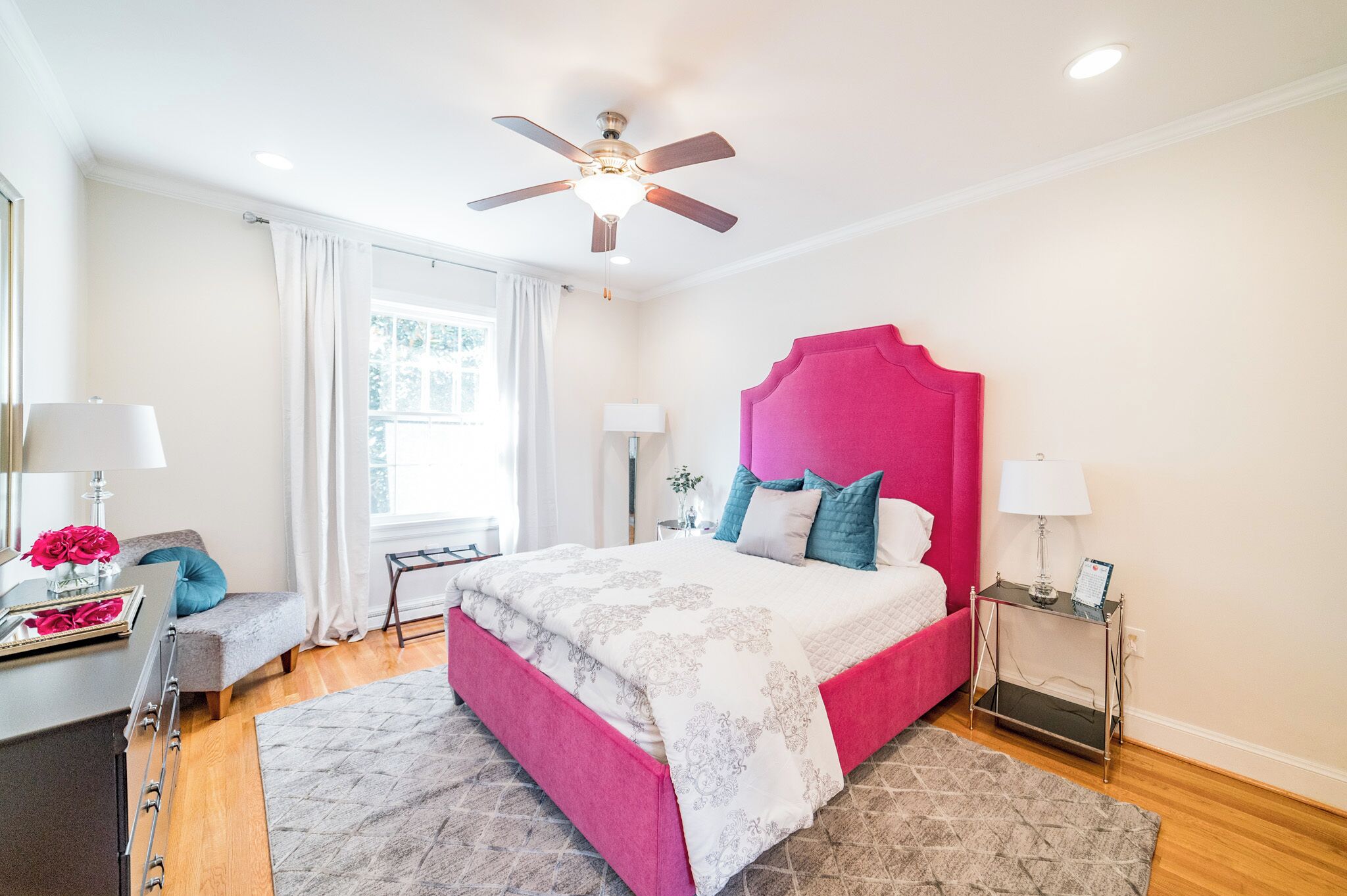 4 室のベッドルーム、WiFi、ベッドシーツ