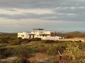 Exterior - Beach House - Charming 3 Bedroom Pool/Spa - In Lighthouse Pointe Estates (Baja California Sur)
