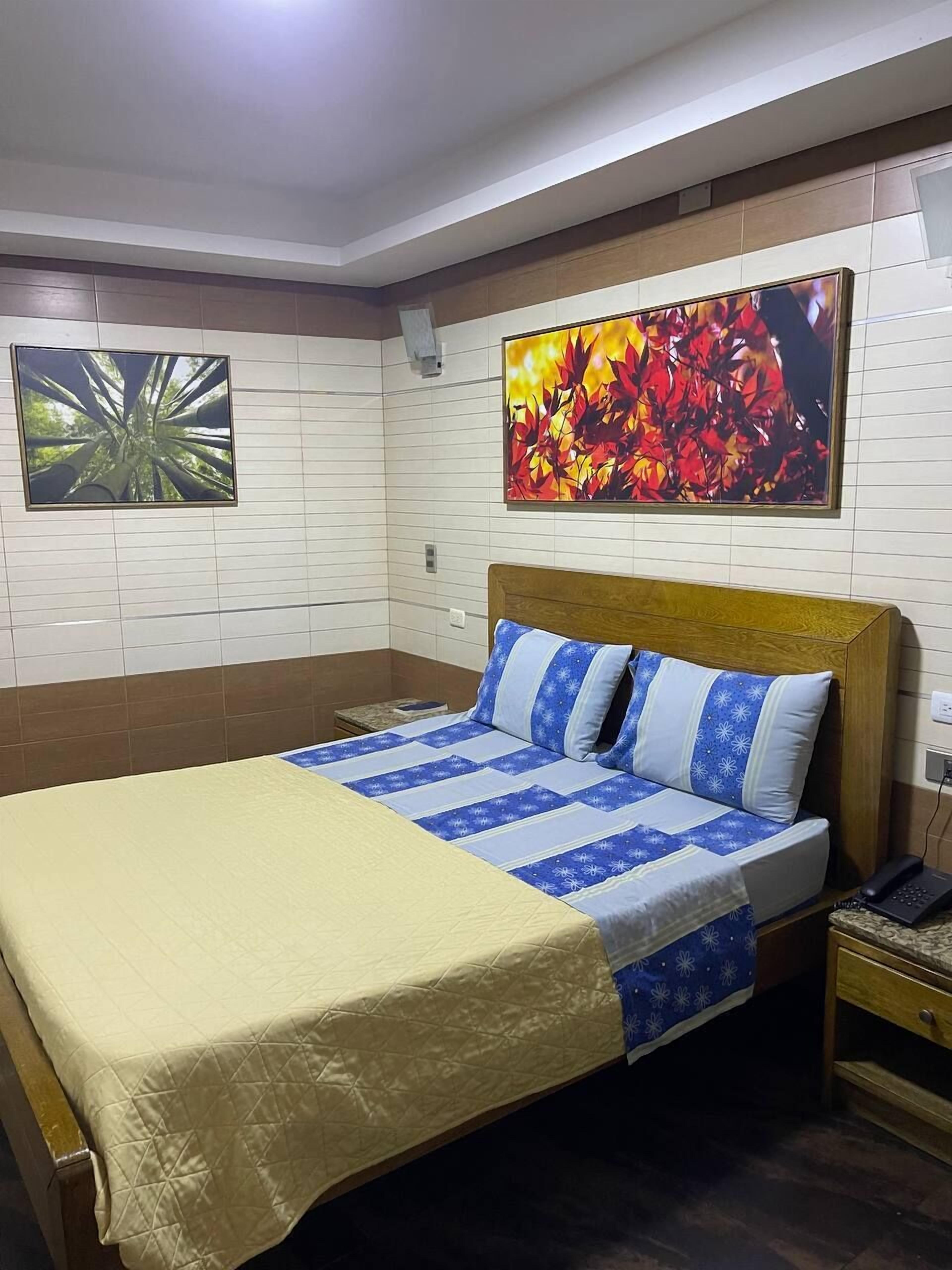 Habitación básica doble | Escritorio, espacio para trabajar con laptop y wifi gratis 