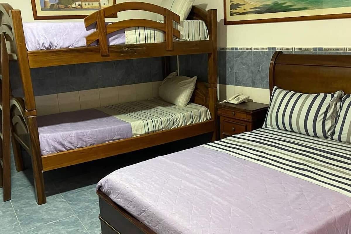 Basic Quadruple Room | Desk, free WiFi