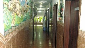 施設の正面
