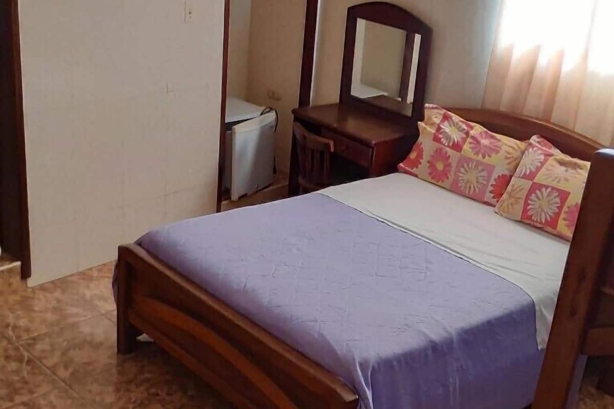 Basic Triple Room | Desk, free WiFi