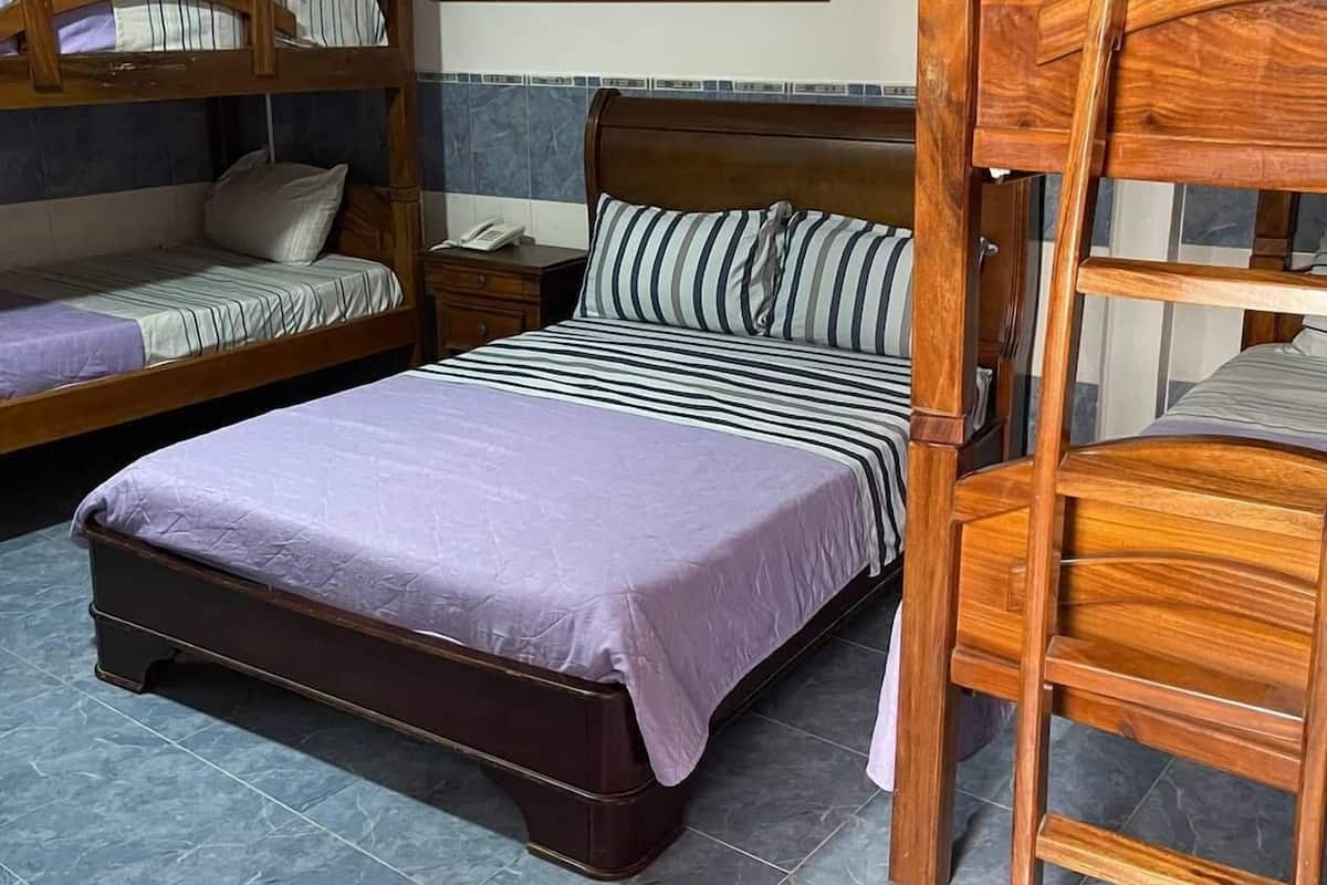 Basic Room | Desk, free WiFi