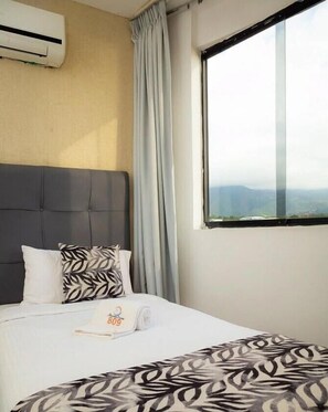Family Triple Room | Desk, iron/ironing board, free WiFi, bed sheets - HOTEL MIRAMAR SUITES (Urimare)