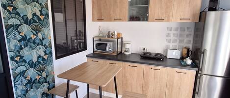 Fridge, microwave, stovetop, electric kettle