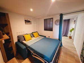 1 slaapkamer, een strijkplank/strijkijzer, reisbedje, wifi