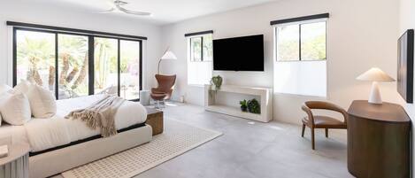 4 間睡房、書桌、熨斗/熨衫板、可攜式嬰兒床