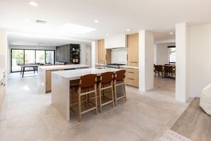 Dining - Pool~Jacuzzi~EV Charger~Luxury~Desert Park (Paradise Valley)