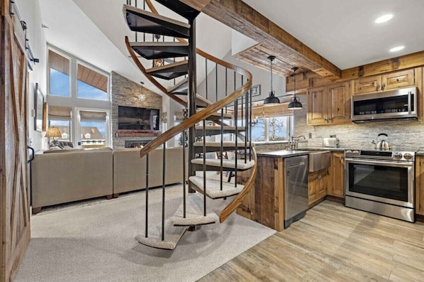 Interior - Ski on Ski off steps away from Stratton Village (Stratton)