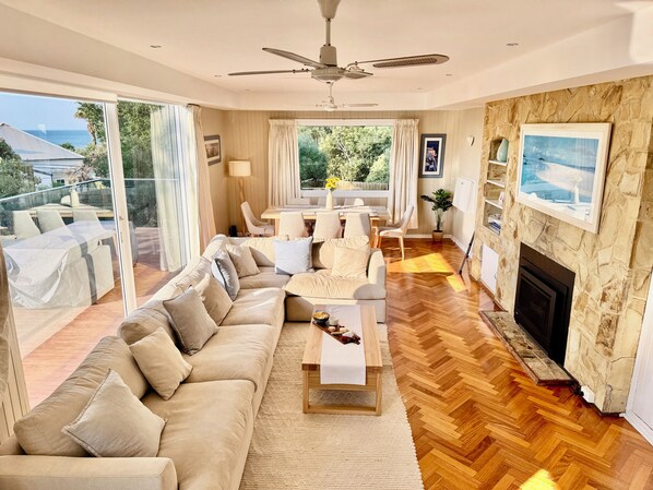 Smart TV, fireplace