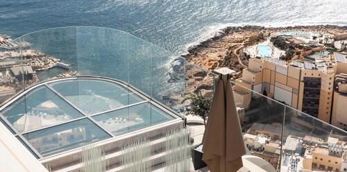 Mercury Tower Exclusive 1BR w/Rooftop Pool by ArcoCollection