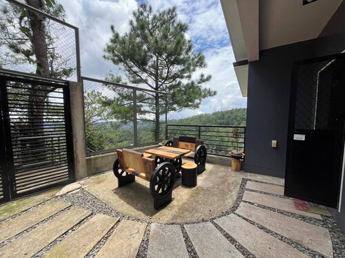 A quiet and amazing place with mountain view and cool breeze of Baguio City.