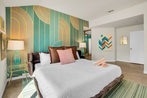 3 bedrooms, desk, iron/ironing board, travel crib - Stunningly designed, colorful, fun 3-bedroom house in Central Palm Springs. (Palm Springs)