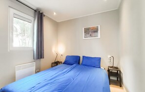 2 bedrooms, iron/ironing board, travel cot, free WiFi