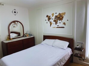 2 bedrooms, iron/ironing board, WiFi, bed sheets