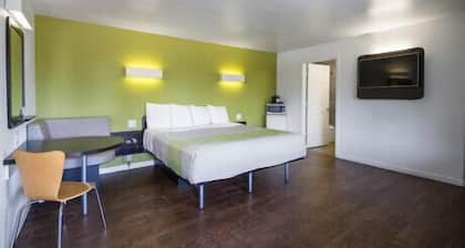 King Room near Downtown Monterey