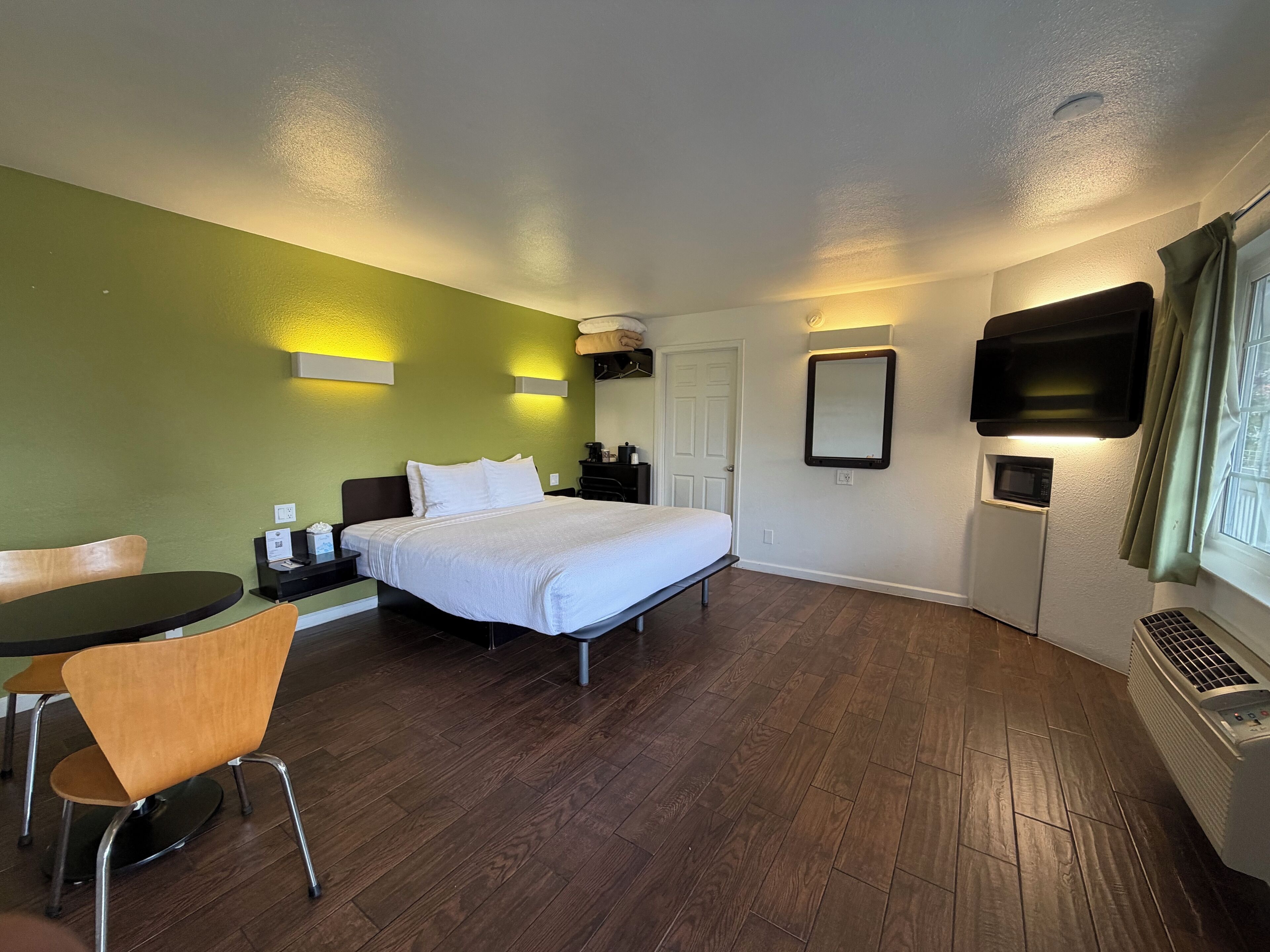 1 bedroom, WiFi, bed sheets