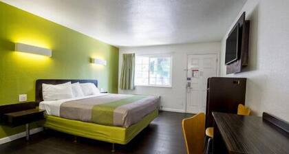 Accessible King Room near Downtown Monterey