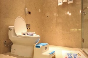 A bathroom with a toilet, a shower area, and a glass door. - Xingchen Hangdu International Hotel (Chengdu)