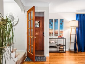 Interior - 4 Bedroom Pool & Hot Tub Home Near Cleveland (Euclid)