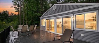 Sandyside: Peaceful Spring Retreat Near Grand Rapids on the Water