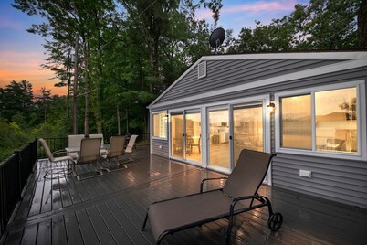 Sandyside: Peaceful Spring Retreat Near Grand Rapids on the Water