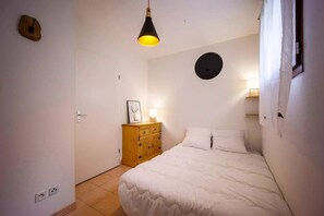 2 soverom og strykejern/-brett