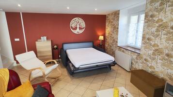 2 quartos, ferros/tábuas de passar roupa, berço de viagem