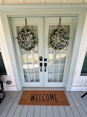 Exterior detail - STUDIO APARTMENT BLOCKS FROM DOWNTOWN-NEWLY RENOVATED (Bay St. Louis)