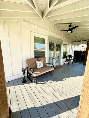 Terrace/patio - STUDIO APARTMENT BLOCKS FROM DOWNTOWN-NEWLY RENOVATED (Bay St. Louis)