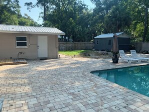 Outdoor pool - Charming studio in delightful High Springs with AC, WiFi (High Springs)