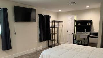 1 bedroom, desk, WiFi, bed sheets