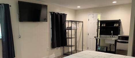 1 makuuhuone, työpöytä, Wi-Fi, vuodevaatteet