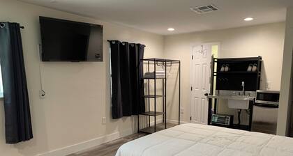 Charming studio in delightful High Springs with AC, WiFi