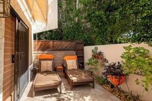 Terrace/patio - Sunkist at 411 | Walking Distance to Downtown PS! (Palm Springs)