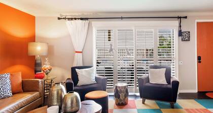 Sunkist at 411 | Walking Distance to Downtown PS!