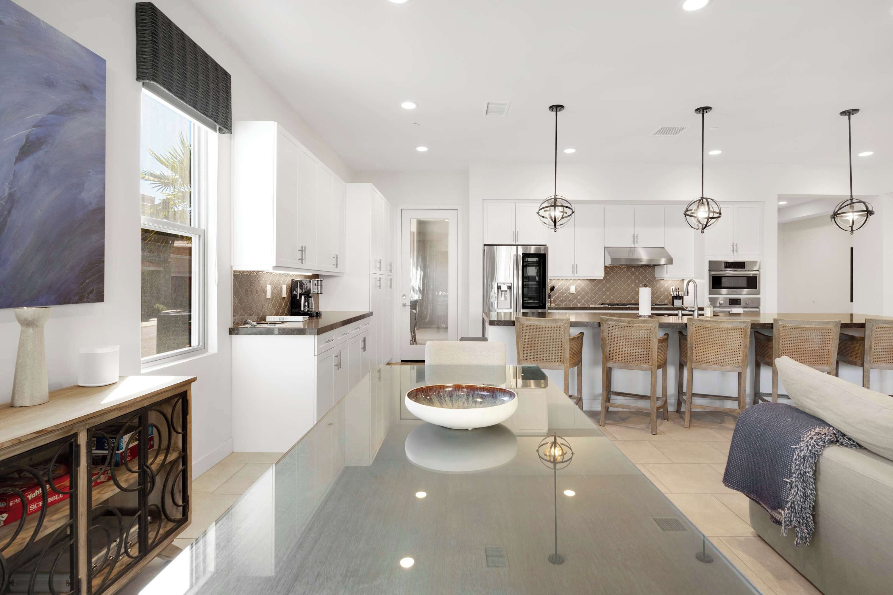 Kylskåp, mikrovågsugn, ugn och spishäll