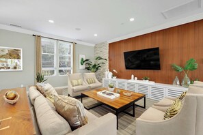 TV, fireplace - Snowbird Paradise – 3 BDR w/ Resort Amenities! (Palm Desert)