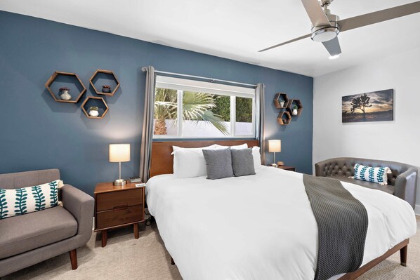 4 bedrooms, desk, travel crib, WiFi