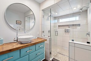 Bruser, hårtørrer, håndklæder, Shampoo